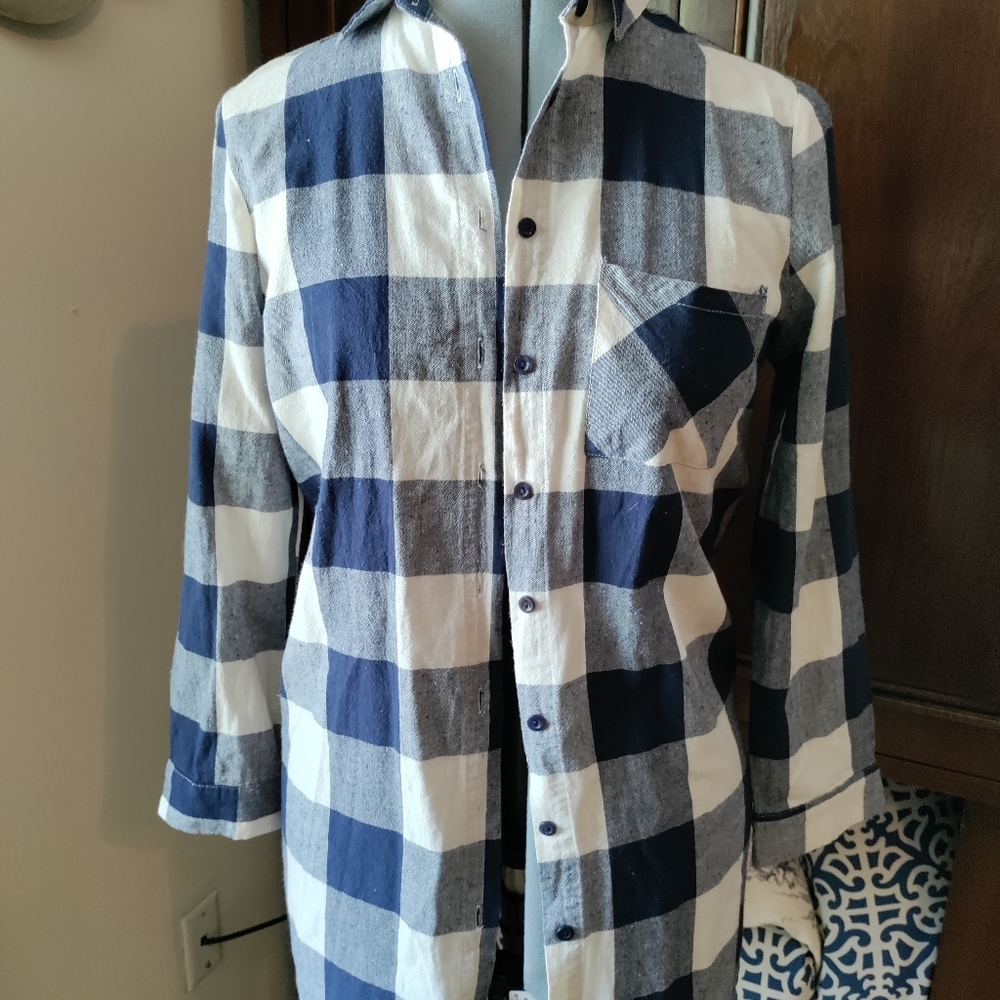 Casting LA  button up blue/white check size Small